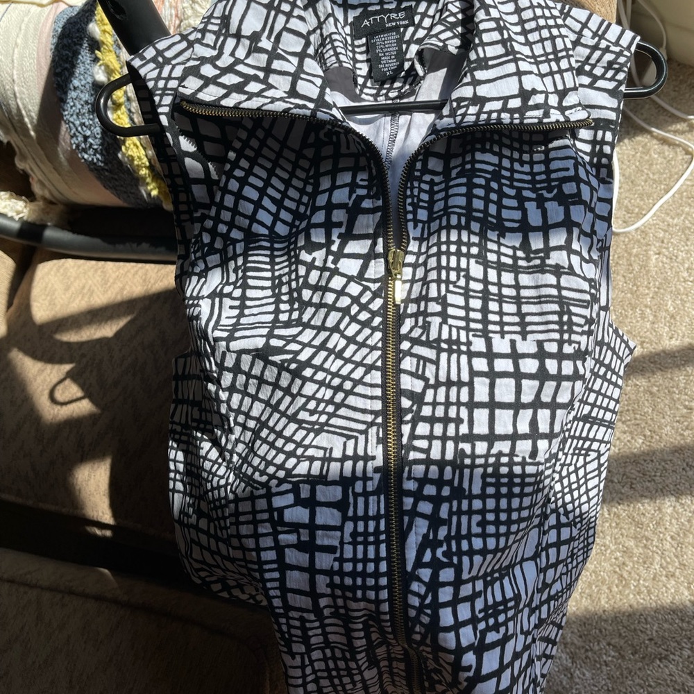 Vest - Picture 2 of 4